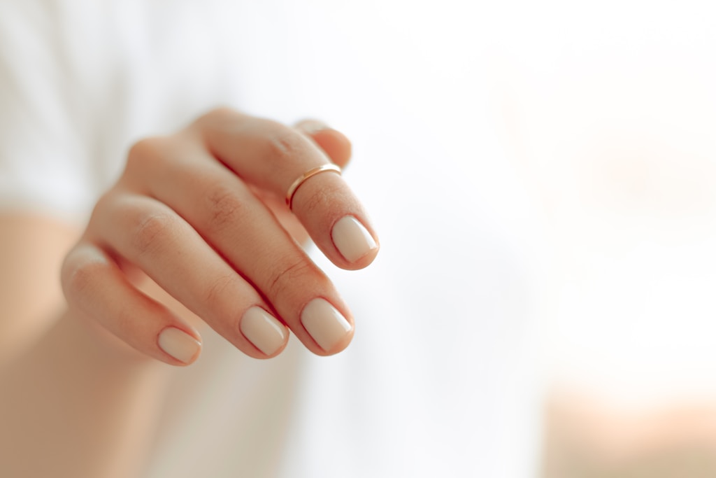 Jak wzmocnić paznokcie? Praktyczne wskazówki